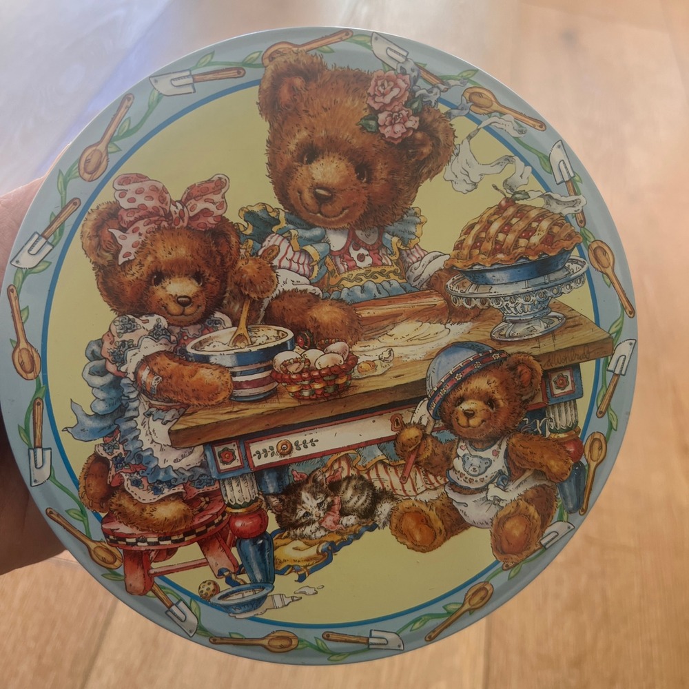 Vintage Giftco Teddy Bear Baking Kitchen Metal Cookie Tin Blue Round 7.5 Inch